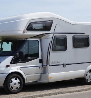 Hvordan man kører sikkert med trailer eller campingvogn